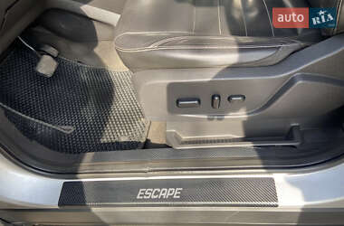 Внедорожник / Кроссовер Ford Escape 2012 в 