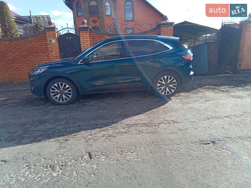 Внедорожник / Кроссовер Ford Escape 2020 в 