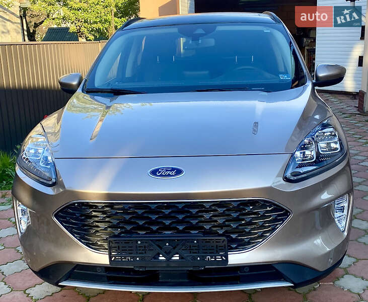 Внедорожник / Кроссовер Ford Escape 2020 в 