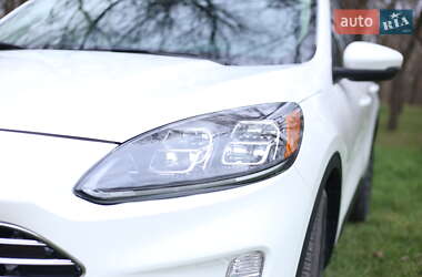 Внедорожник / Кроссовер Ford Escape 2019 в 