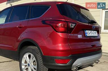 Внедорожник / Кроссовер Ford Escape 2018 в 