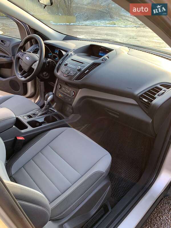 Внедорожник / Кроссовер Ford Escape 2017 в Ровно