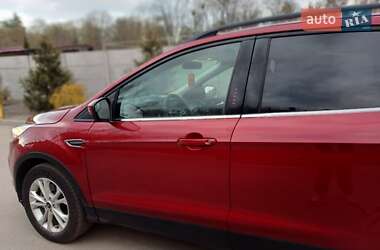 Внедорожник / Кроссовер Ford Escape 2018 в 