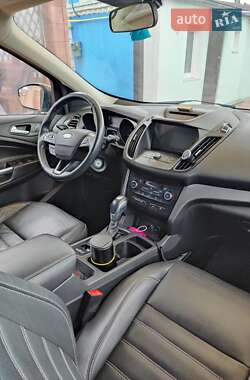 Внедорожник / Кроссовер Ford Escape 2017 в 