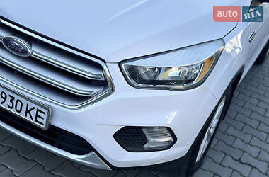 Позашляховик / Кросовер Ford Escape 2017 в 