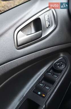 Позашляховик / Кросовер Ford Escape 2014 в 
