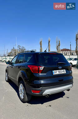 Внедорожник / Кроссовер Ford Escape 2019 в 
