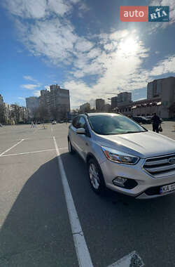 Внедорожник / Кроссовер Ford Escape 2016 в 