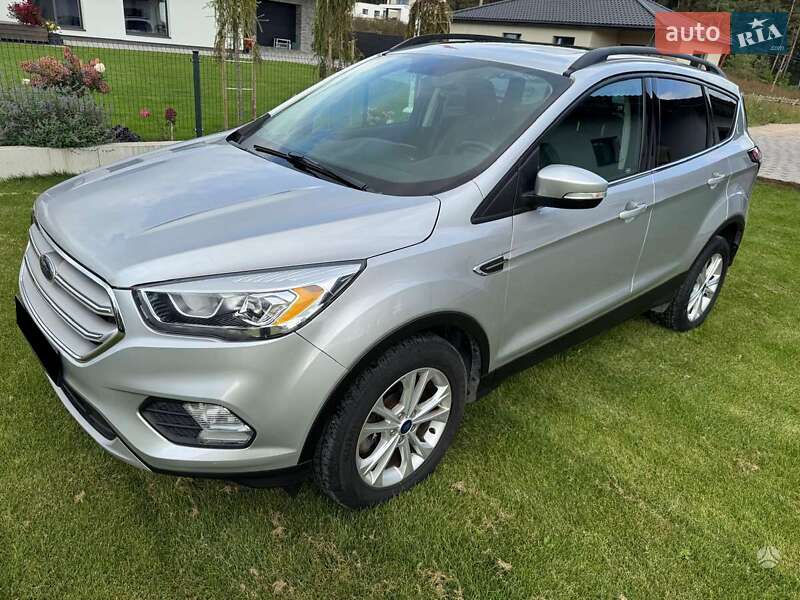 Внедорожник / Кроссовер Ford Escape 2017 в 