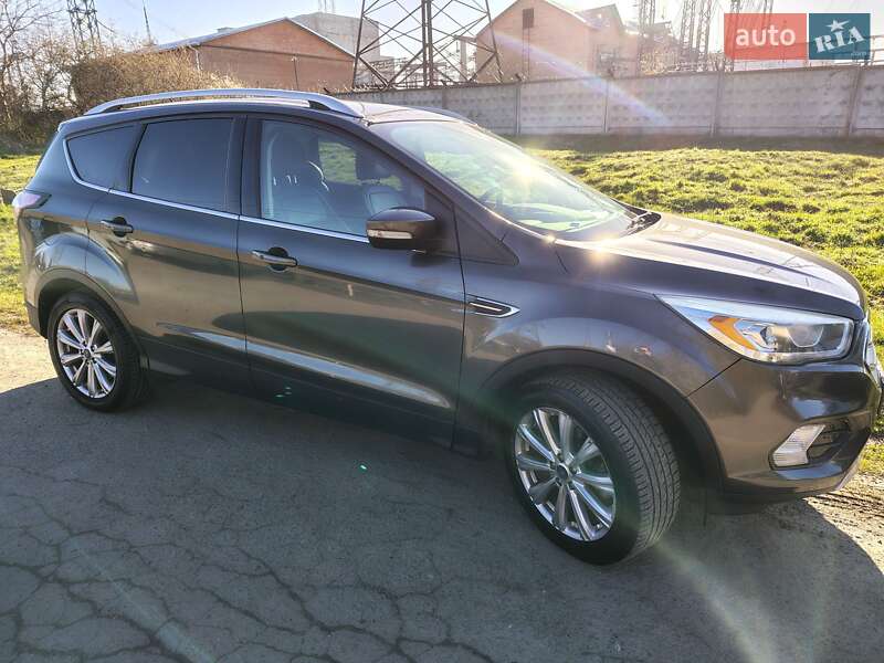 Внедорожник / Кроссовер Ford Escape 2017 в Луцке