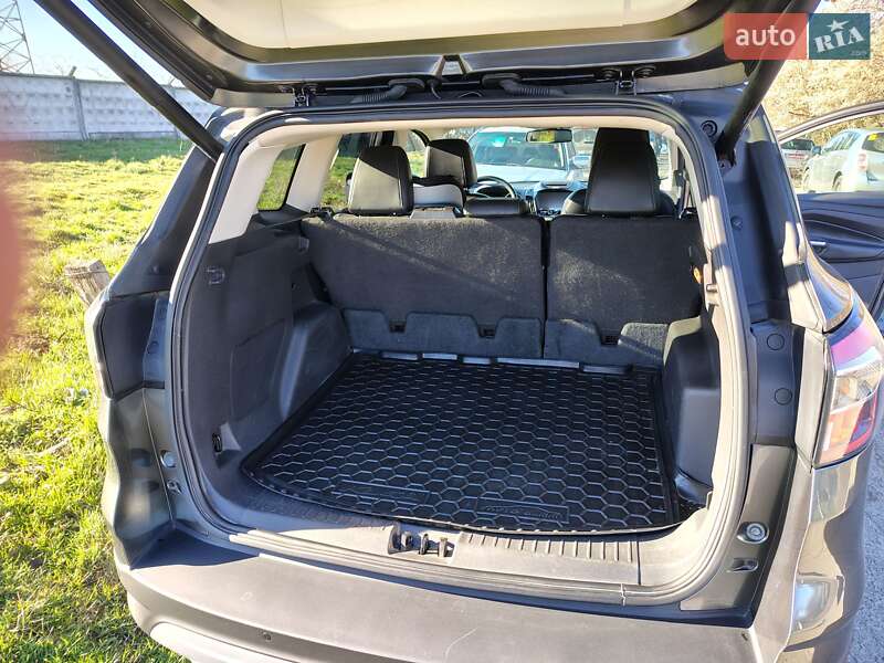 Внедорожник / Кроссовер Ford Escape 2017 в Луцке