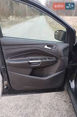 Внедорожник / Кроссовер Ford Escape 2014 в 