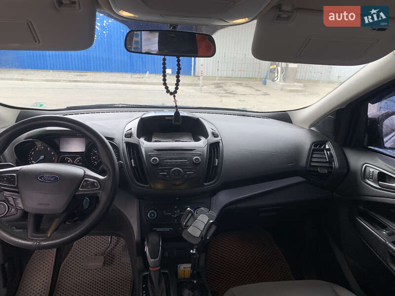 Внедорожник / Кроссовер Ford Escape 2017 в Полтаве