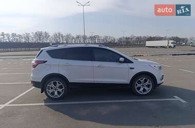 Внедорожник / Кроссовер Ford Escape 2016 в 