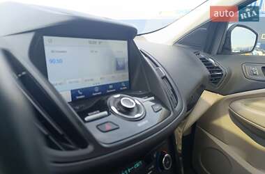 Внедорожник / Кроссовер Ford Escape 2016 в 
