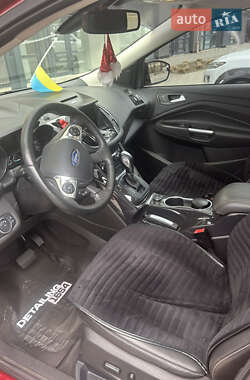 Внедорожник / Кроссовер Ford Escape 2015 в 