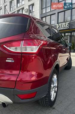 Позашляховик / Кросовер Ford Escape 2013 в 