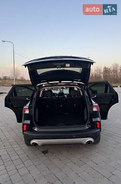 Внедорожник / Кроссовер Ford Escape 2020 в 
