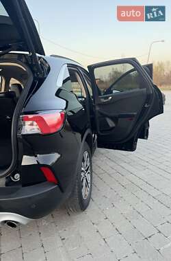 Внедорожник / Кроссовер Ford Escape 2020 в 