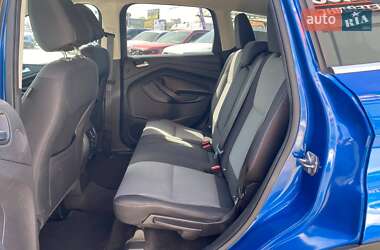 Внедорожник / Кроссовер Ford Escape 2017 в 