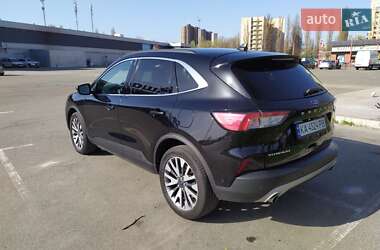 Внедорожник / Кроссовер Ford Escape 2020 в 