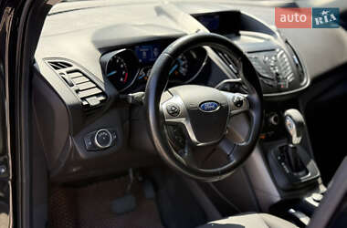 Внедорожник / Кроссовер Ford Escape 2015 в 