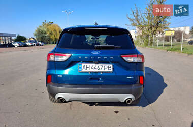 Внедорожник / Кроссовер Ford Escape 2020 в 