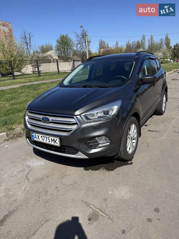 Внедорожник / Кроссовер Ford Escape 2018 в 