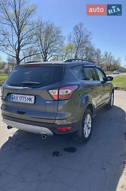 Внедорожник / Кроссовер Ford Escape 2018 в 