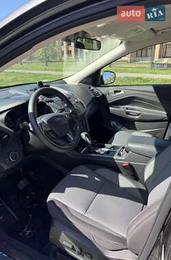 Внедорожник / Кроссовер Ford Escape 2018 в 