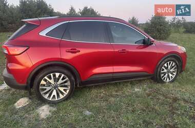 Внедорожник / Кроссовер Ford Escape 2020 в 
