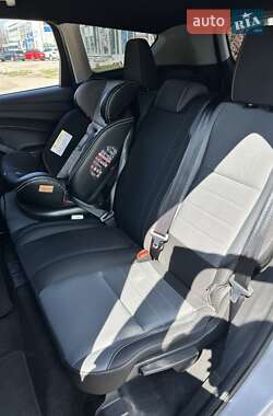Внедорожник / Кроссовер Ford Escape 2017 в 