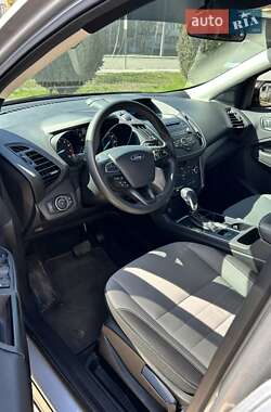 Внедорожник / Кроссовер Ford Escape 2017 в 