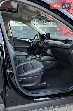 Внедорожник / Кроссовер Ford Escape 2020 в 