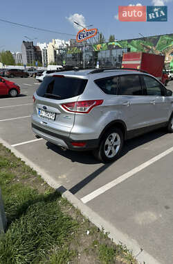 Позашляховик / Кросовер Ford Escape 2015 в 