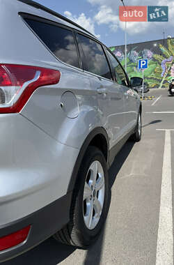 Позашляховик / Кросовер Ford Escape 2015 в 