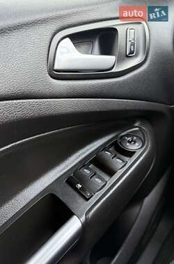 Позашляховик / Кросовер Ford Escape 2014 в 