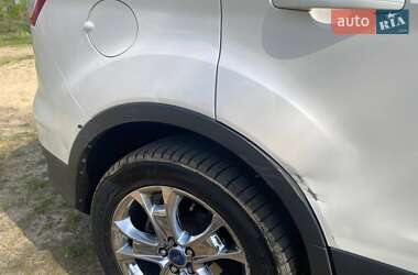 Внедорожник / Кроссовер Ford Escape 2012 в 