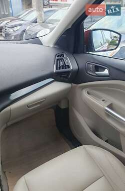 Внедорожник / Кроссовер Ford Escape 2014 в 