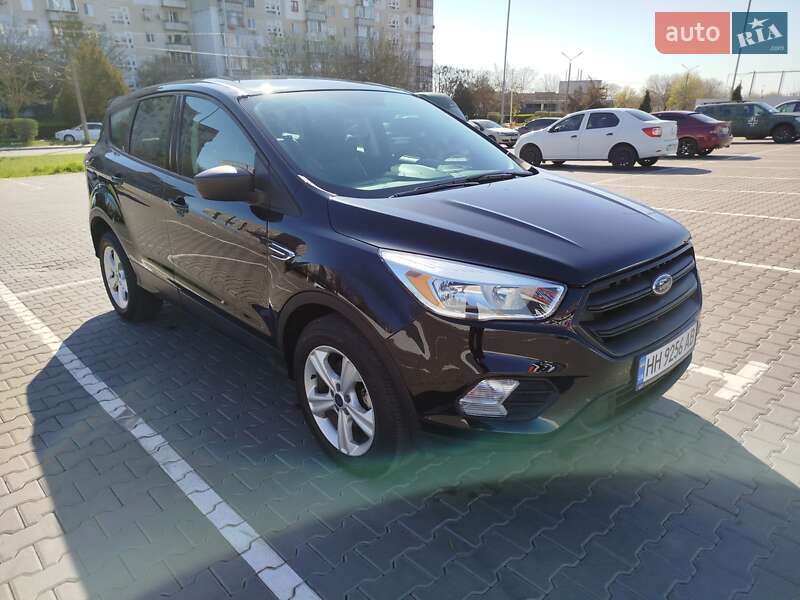 Внедорожник / Кроссовер Ford Escape 2017 в Южном