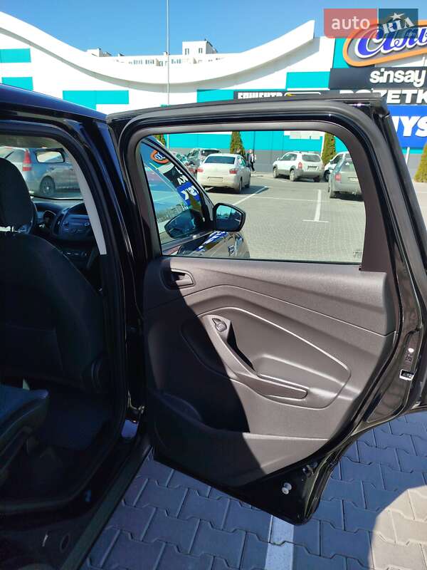 Внедорожник / Кроссовер Ford Escape 2017 в Южном