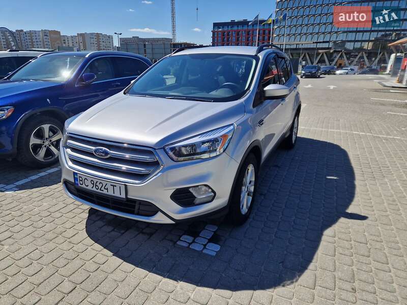 Внедорожник / Кроссовер Ford Escape 2019 в 