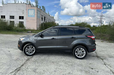 Внедорожник / Кроссовер Ford Escape 2016 в 
