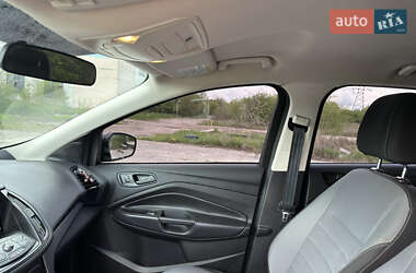Внедорожник / Кроссовер Ford Escape 2016 в 
