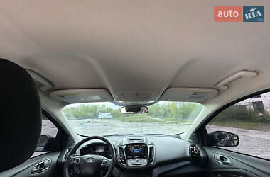 Внедорожник / Кроссовер Ford Escape 2016 в 