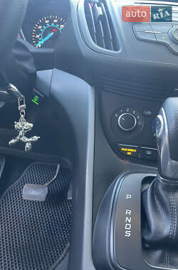 Внедорожник / Кроссовер Ford Escape 2015 в 