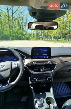 Внедорожник / Кроссовер Ford Escape 2020 в 
