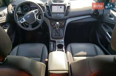 Позашляховик / Кросовер Ford Escape 2016 в 
