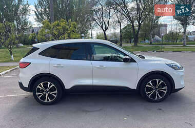 Внедорожник / Кроссовер Ford Escape 2022 в 