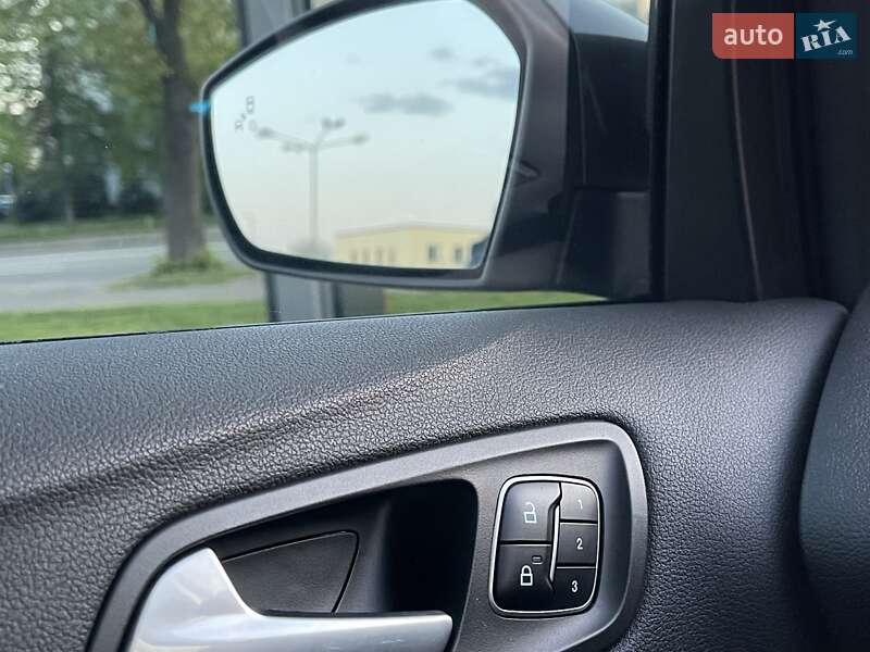 Внедорожник / Кроссовер Ford Escape 2017 в Киеве